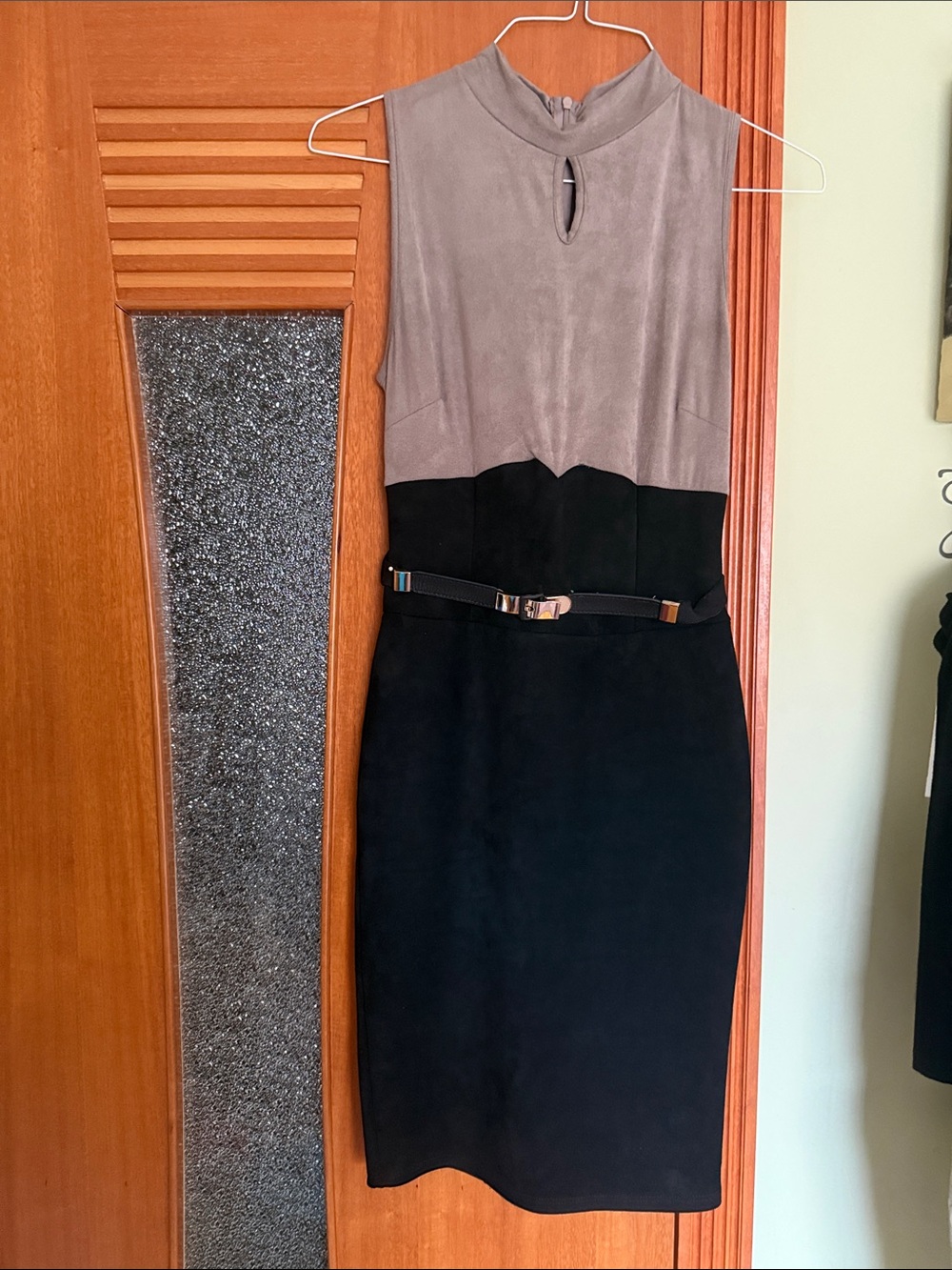 Sleeveless Two-Tone Midi Dress in Taupe and Black